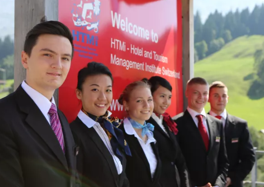 瑞士HTMi毕业生获得中国教育部认证书